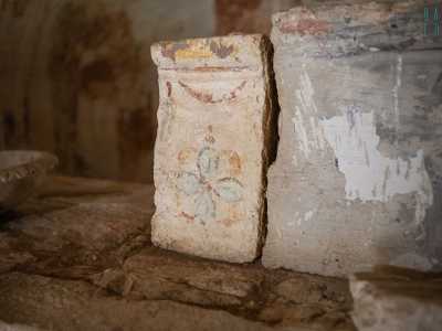 ...con crepe e rotture in pi� punti